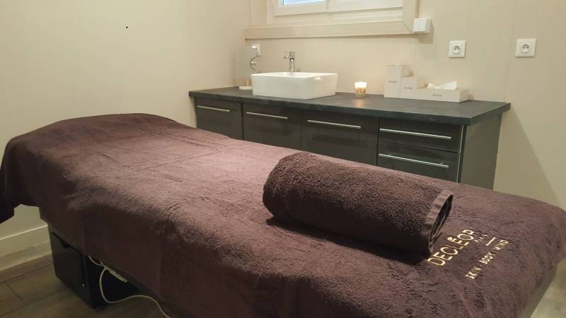 Institut de beauté à Montélimar pour un soin visage ou corps, un massage, une épilation à la cire ou à la lumière pulsée ou des conseils minceur.