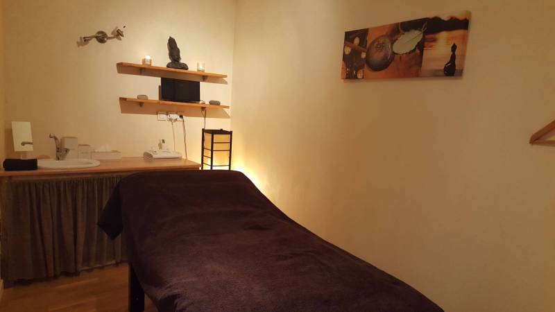 Institut de beauté à Montélimar pour un soin visage ou corps, un massage, une épilation à la cire ou à la lumière pulsée ou des conseils minceur.