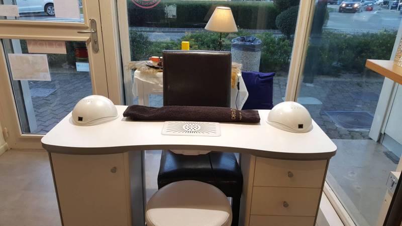 Institut de beauté à Montélimar pour un soin visage ou corps, un massage, une épilation à la cire ou à la lumière pulsée ou des conseils minceur.